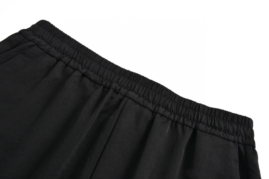 PRADA 普拉达 纯色丝质字母logo印花休闲裤 运动裤 裤子 短裤 黑色 