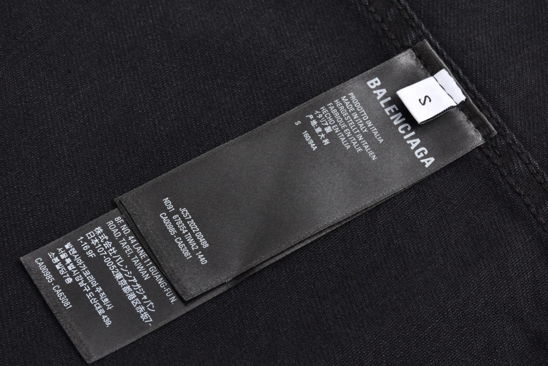 Balenciaga 巴黎世家 后背异形字母印花长袖夹克 牛仔外套 牛仔衣 秋冬 水洗灰 793892TNW111672 