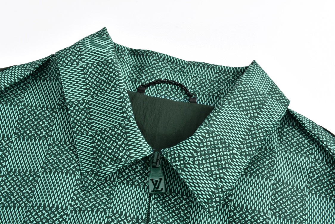 LOUIS VUITTON 路易威登 字母logo连帽拉链夹克 外套 长袖 绿色 1AFJHF