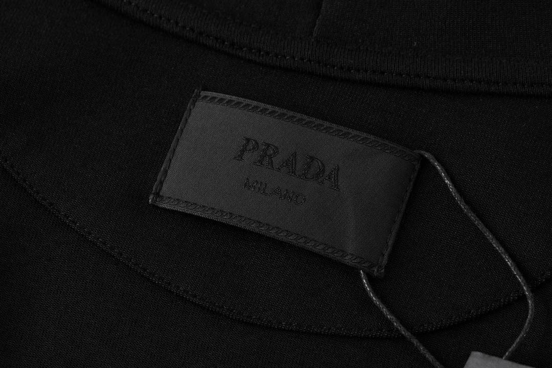PRADA 普拉达 纯色小字母连帽卫衣 长袖 黑色