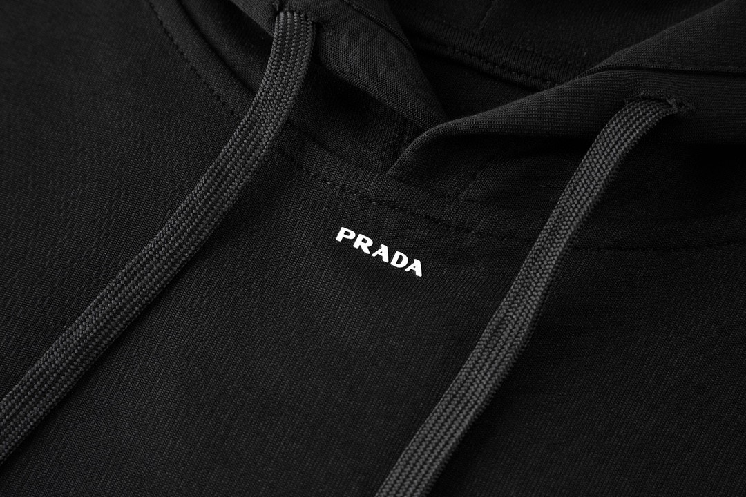 PRADA 普拉达 纯色小字母连帽卫衣 长袖 黑色