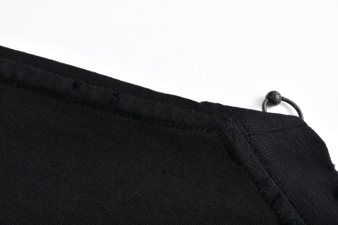 Balenciaga 巴黎世家 领口五金铆钉环扣短袖 T恤 夏季 黑色