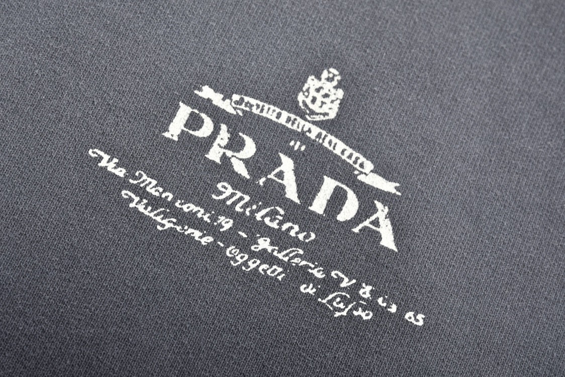 PRADA 普拉达 水洗渐变字母logo印花卫衣 圆领 长袖 蓝色 UJL69B-15CA-F0008-S-OOO