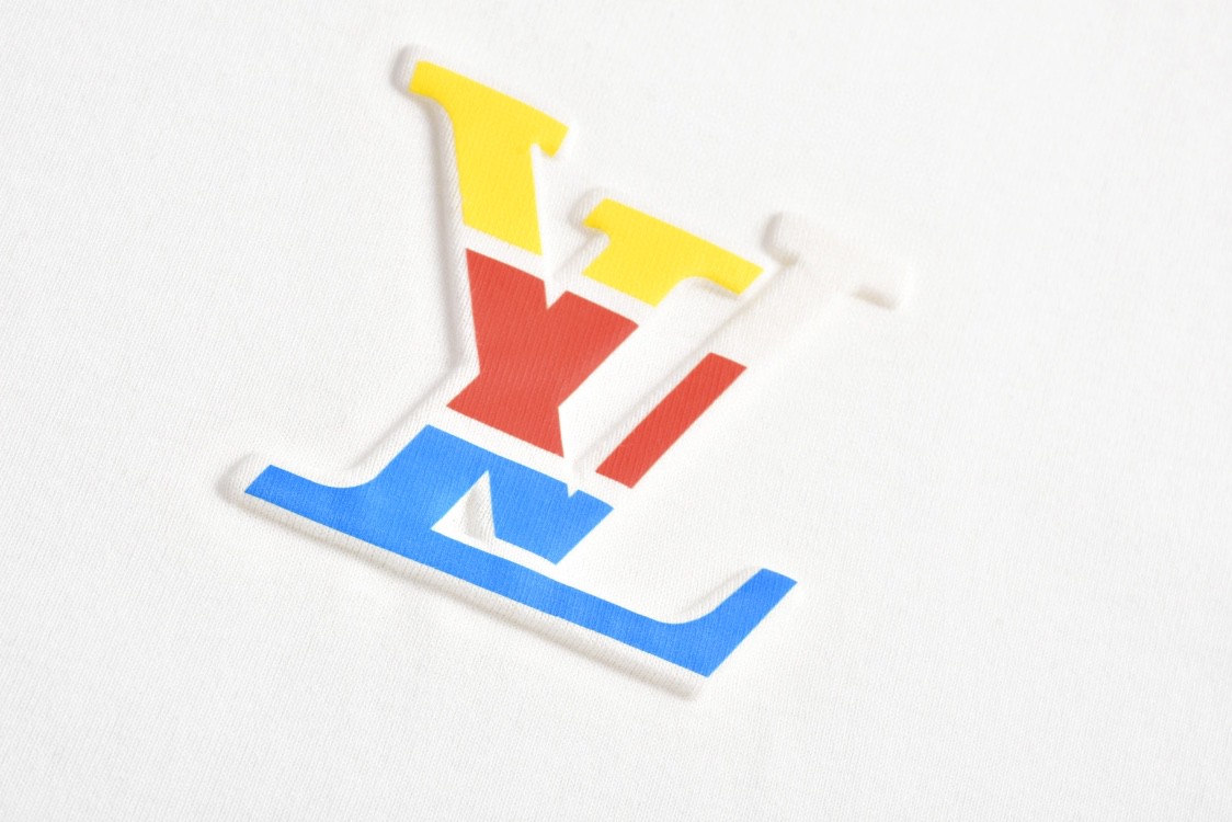 LOUIS VUITTON 路易威登 美洲杯浮雕logo字母刺绣圆领短袖 T恤 白色 1AFVUX
