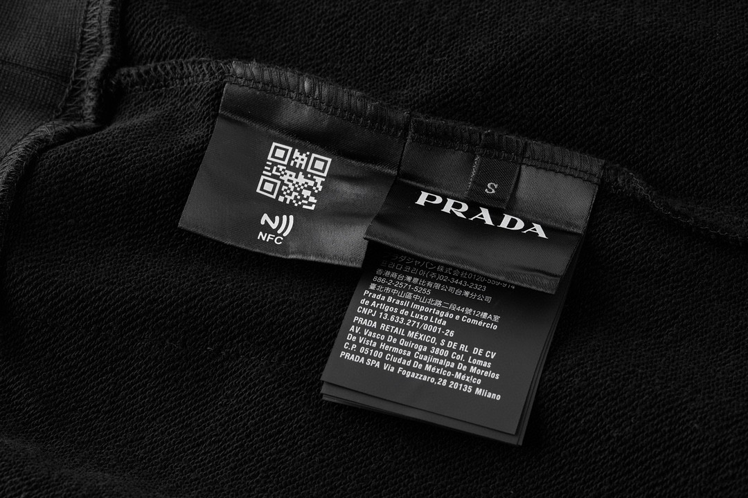 PRADA 普拉达 拼接尼龙口袋连帽卫衣 长袖 秋冬款 黑色 UJL45B-11CC-F0002-S-OOO