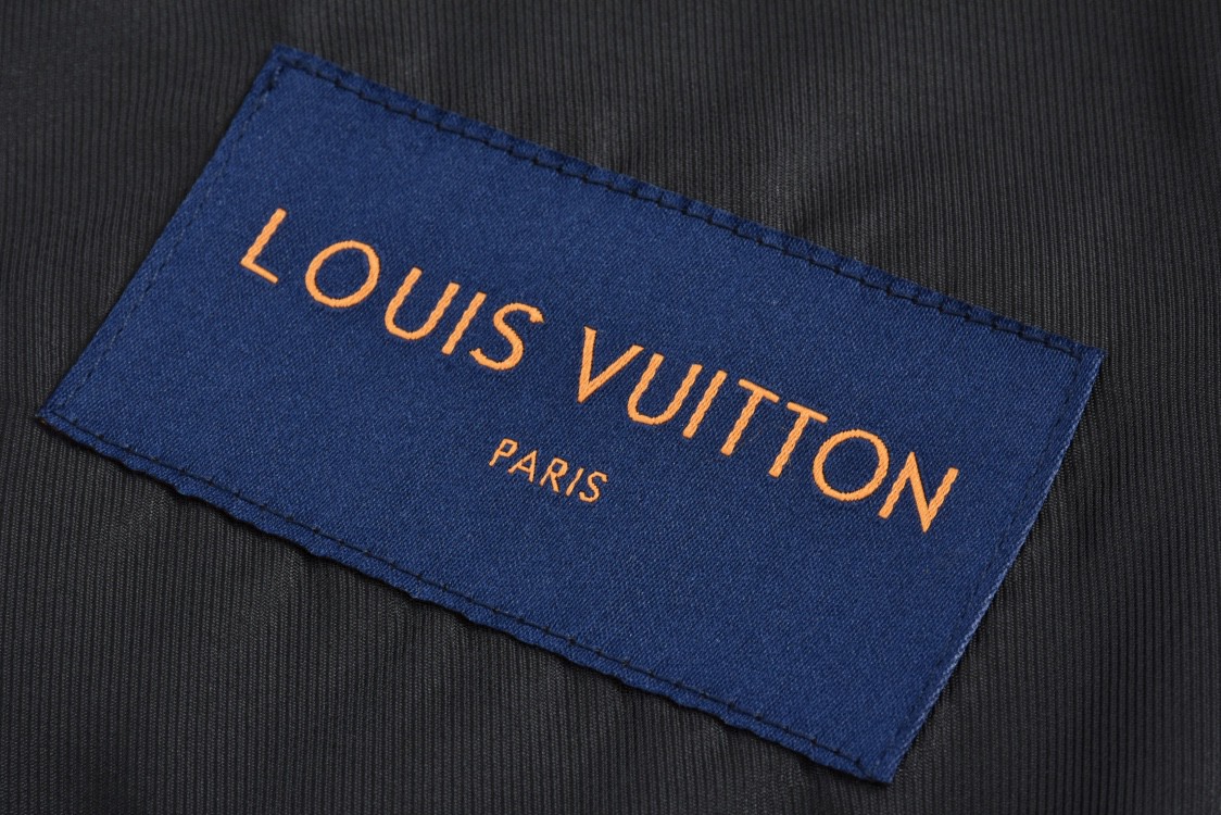 LOUIS VUITTON 路易威登 Tyler 联名款 SS24 拼色Logo刺绣高领拉链夹克 外套 长袖 黑白 1AFPU6