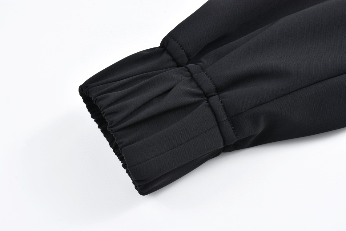 LOUIS VUITTON 路易威登 Tyler 联名款 SS24 拼色Logo刺绣高领拉链夹克 外套 长袖 黑白 1AFPU6