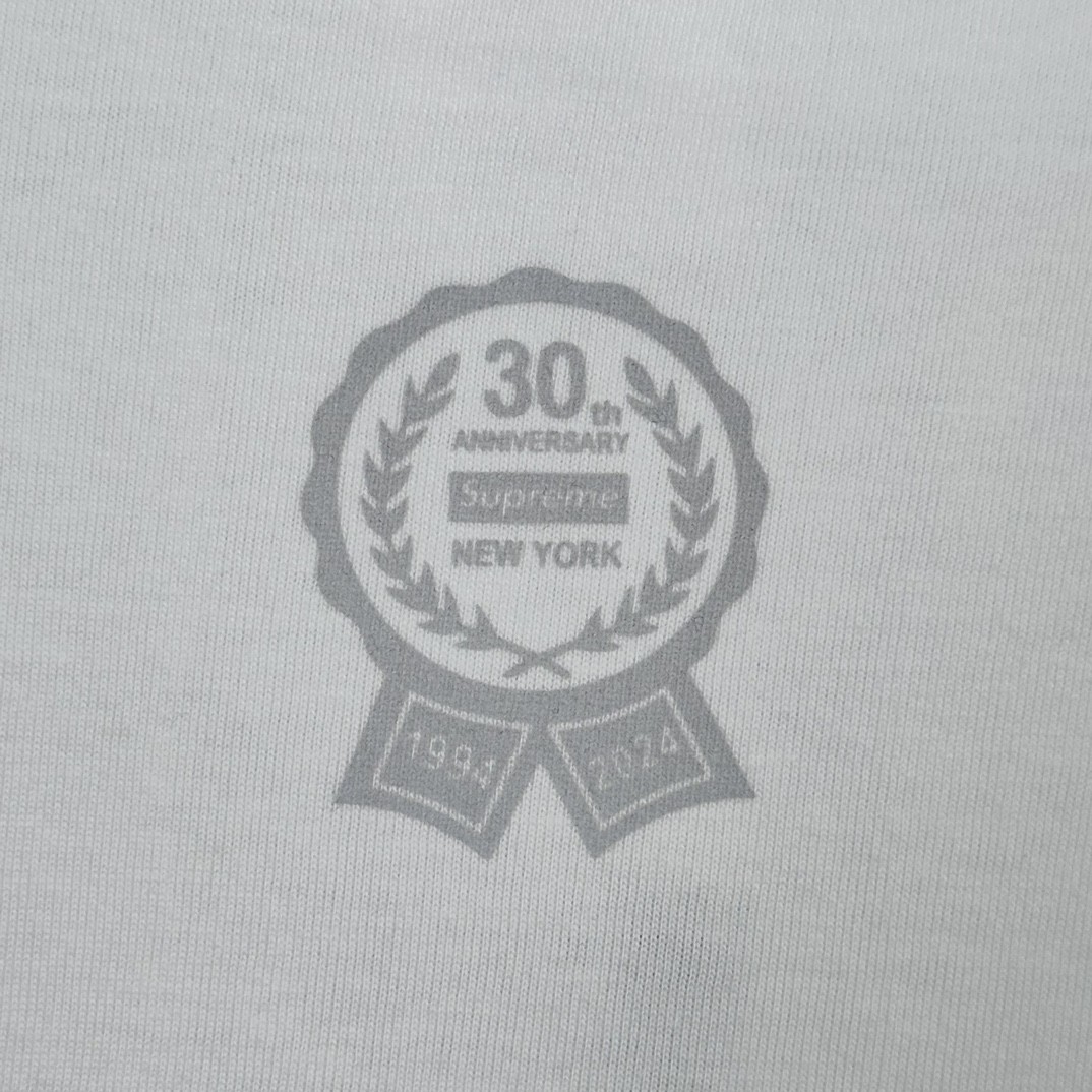 Supreme SS24 30周年纪念系列 WEEK1130TH ANNIVERSARY FIRSTTEE 图案印花短袖 T恤 黑色 白色 SUP-SS24-184