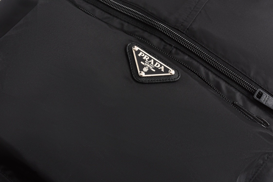 PRADA 普拉达 多口袋尼龙工装裤 休闲裤 裤子 长裤 黑色 