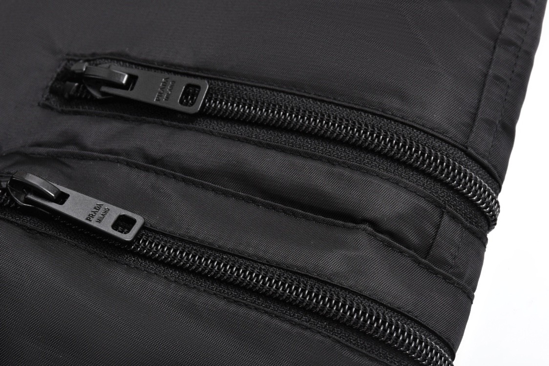 PRADA 普拉达 多口袋尼龙工装裤 休闲裤 裤子 长裤 黑色 