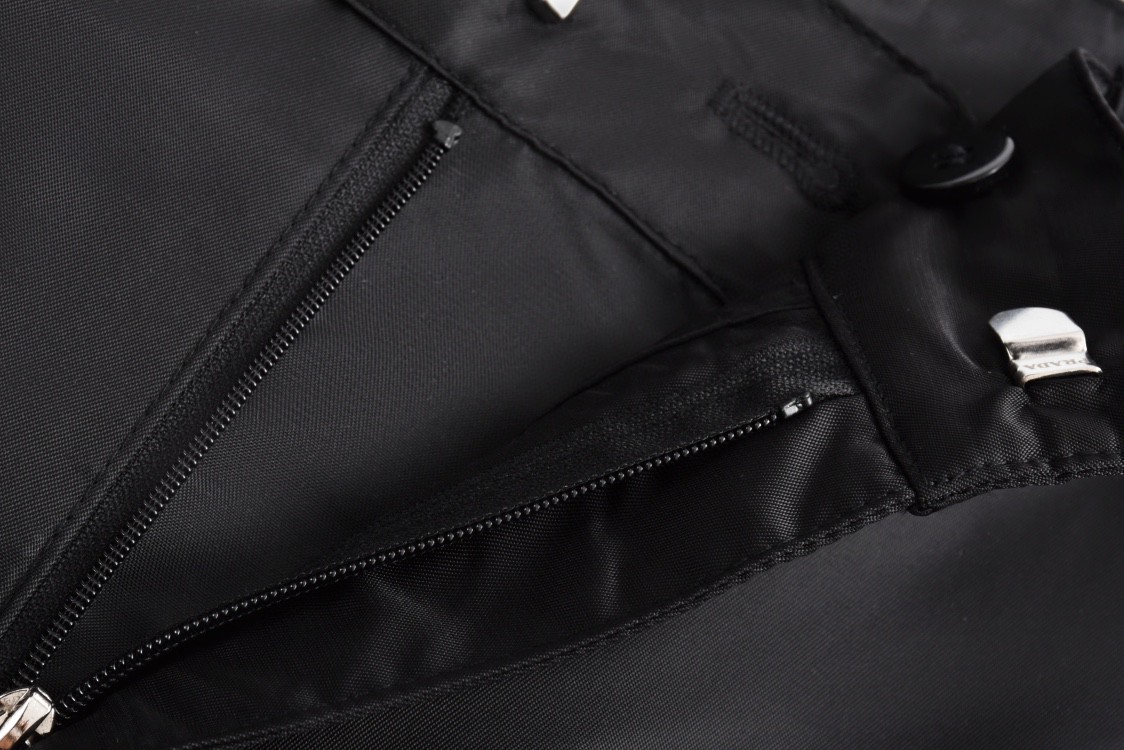 PRADA 普拉达 多口袋尼龙工装裤 休闲裤 裤子 长裤 黑色 