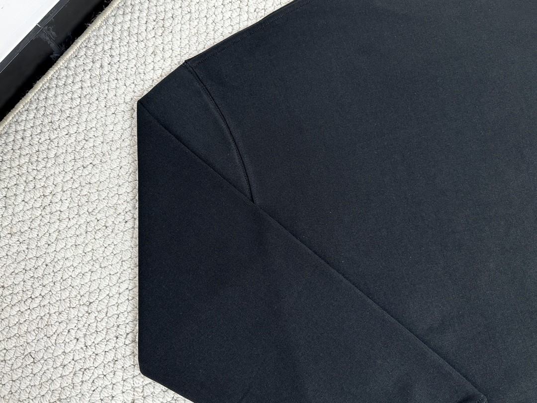 Loewe 罗意威 彩色字母Logo刺绣图案卫衣 圆领 长袖 秋冬 黑色 H526Y24X45-1489