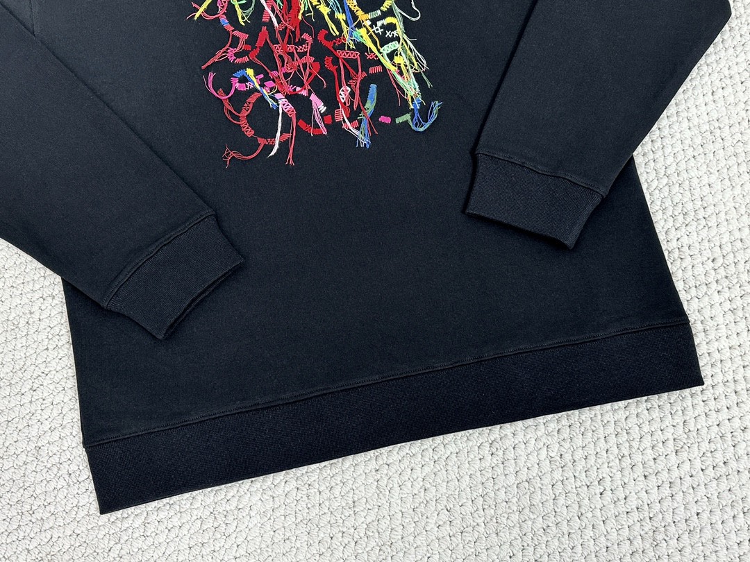 Loewe 罗意威 彩色字母Logo刺绣图案卫衣 圆领 长袖 秋冬 黑色 H526Y24X45-1489