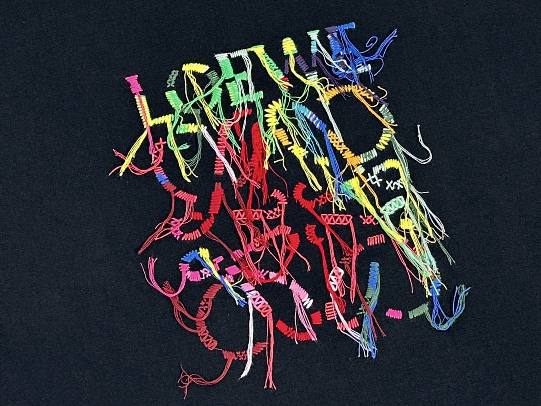 Loewe 罗意威 彩色字母Logo刺绣图案卫衣 圆领 长袖 秋冬 黑色 H526Y24X45-1489