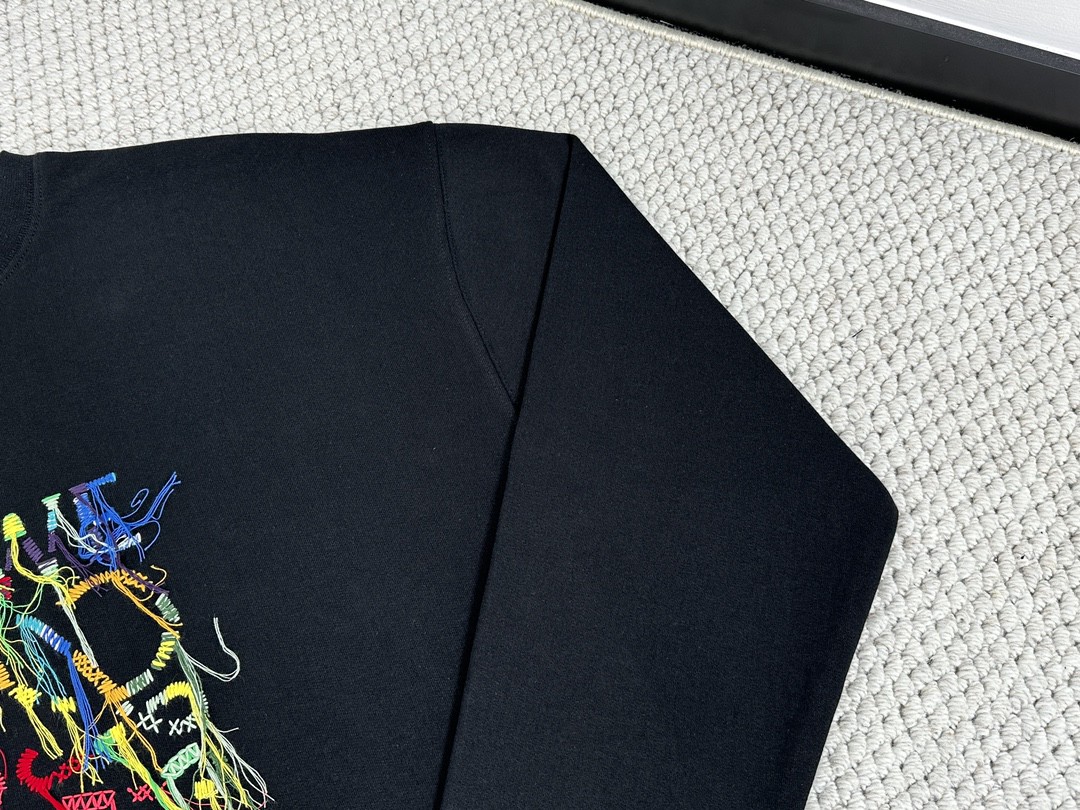 Loewe 罗意威 彩色字母Logo刺绣图案卫衣 圆领 长袖 秋冬 黑色 H526Y24X45-1489