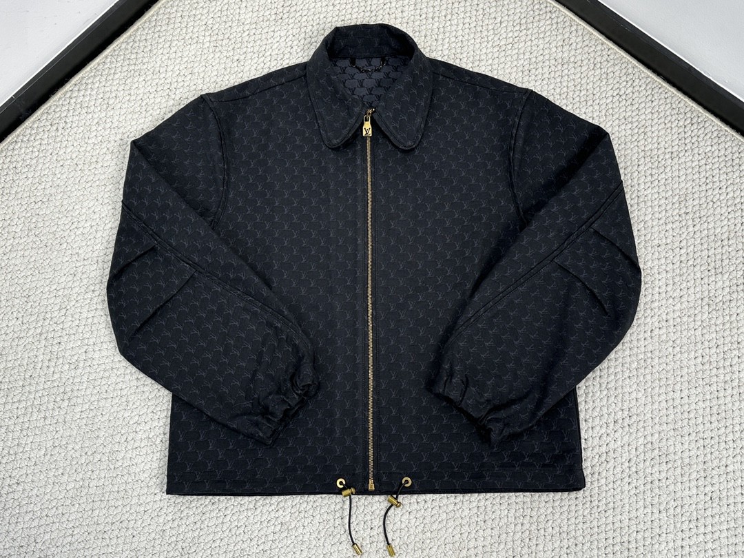 LOUIS VUITTON 路易威登 满印字母logo拉链外套 夹克 长袖 秋冬款 黑色 1AFRFY