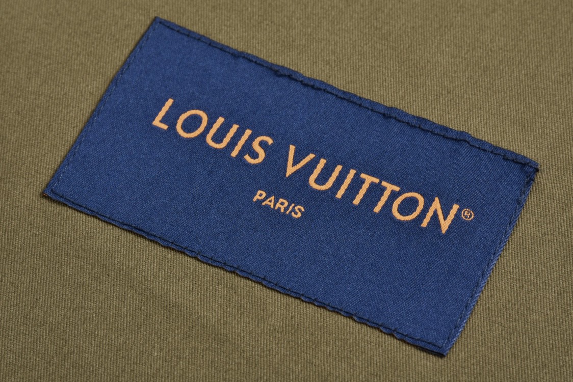 LOUIS VUITTON 路易威登 菲董系列 铆钉多口袋工装外套 夹克 长袖 秋冬款 棕绿色 1AFQBK