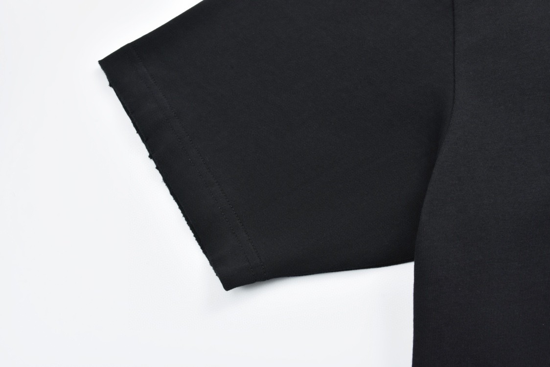 Balenciaga 巴黎世家 情人节限定硅胶爱心字母logo印花短袖 T恤 夏季 黑色 641675TQVV89034