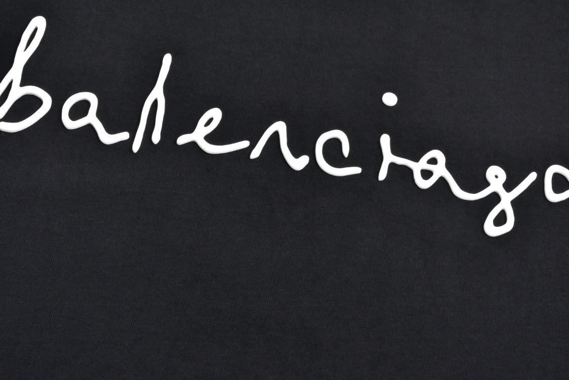 Balenciaga 巴黎世家 情人节限定硅胶爱心字母logo印花短袖 T恤 夏季 黑色 641675TQVV89034