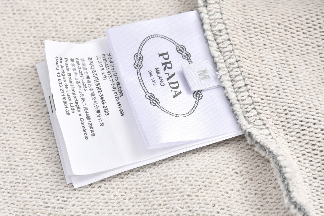 PRADA 普拉达 纯色三角标卫衣 圆领 长袖 灰色 134668-11LN-F0031-S-231