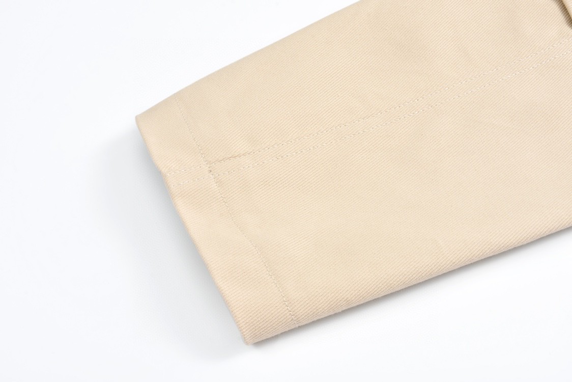 LOUIS VUITTON 路易威登 浮雕压花可拆卸毛领夹克 长袖 外套 秋冬款 米白色 1AATGZ