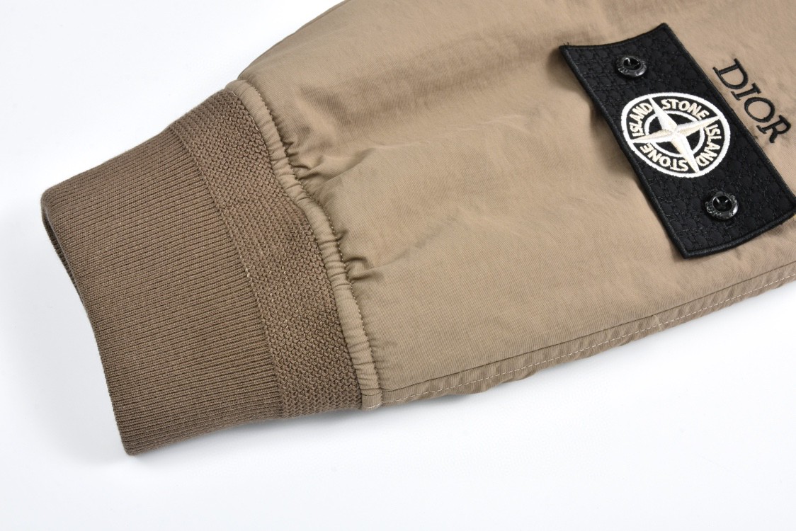 DIOR 迪奥 STONEISLAND 联名款 FW24 纯色字母Logo徽标飞行员夹克 棉服 外套 长袖 棕色 493C401A6263-C878