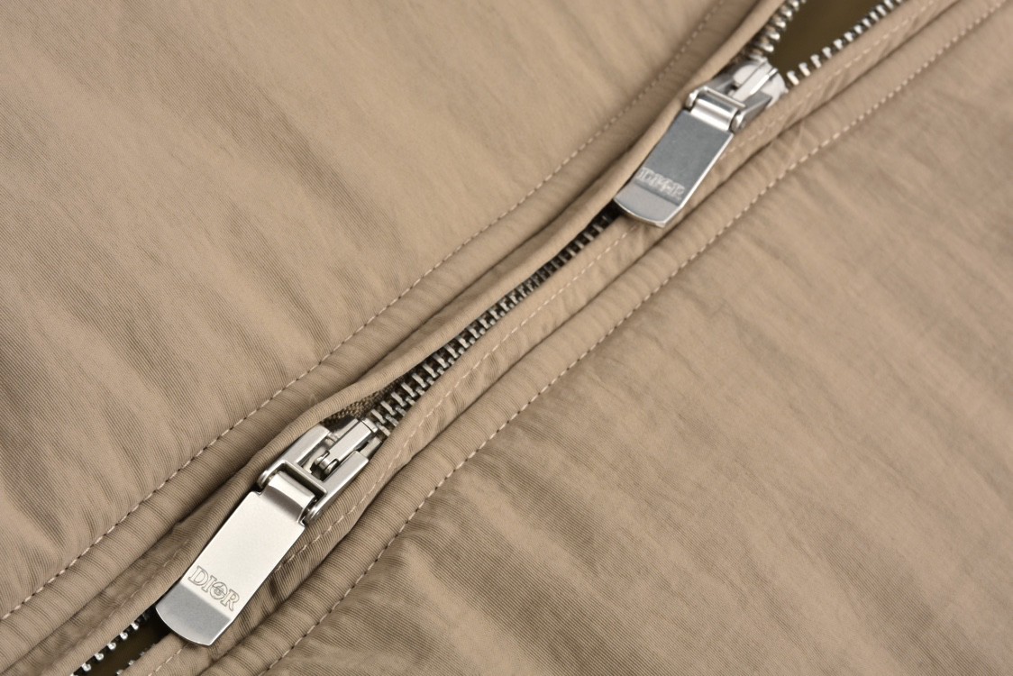 DIOR 迪奥 STONEISLAND 联名款 FW24 纯色字母Logo徽标飞行员夹克 棉服 外套 长袖 棕色 493C401A6263-C878