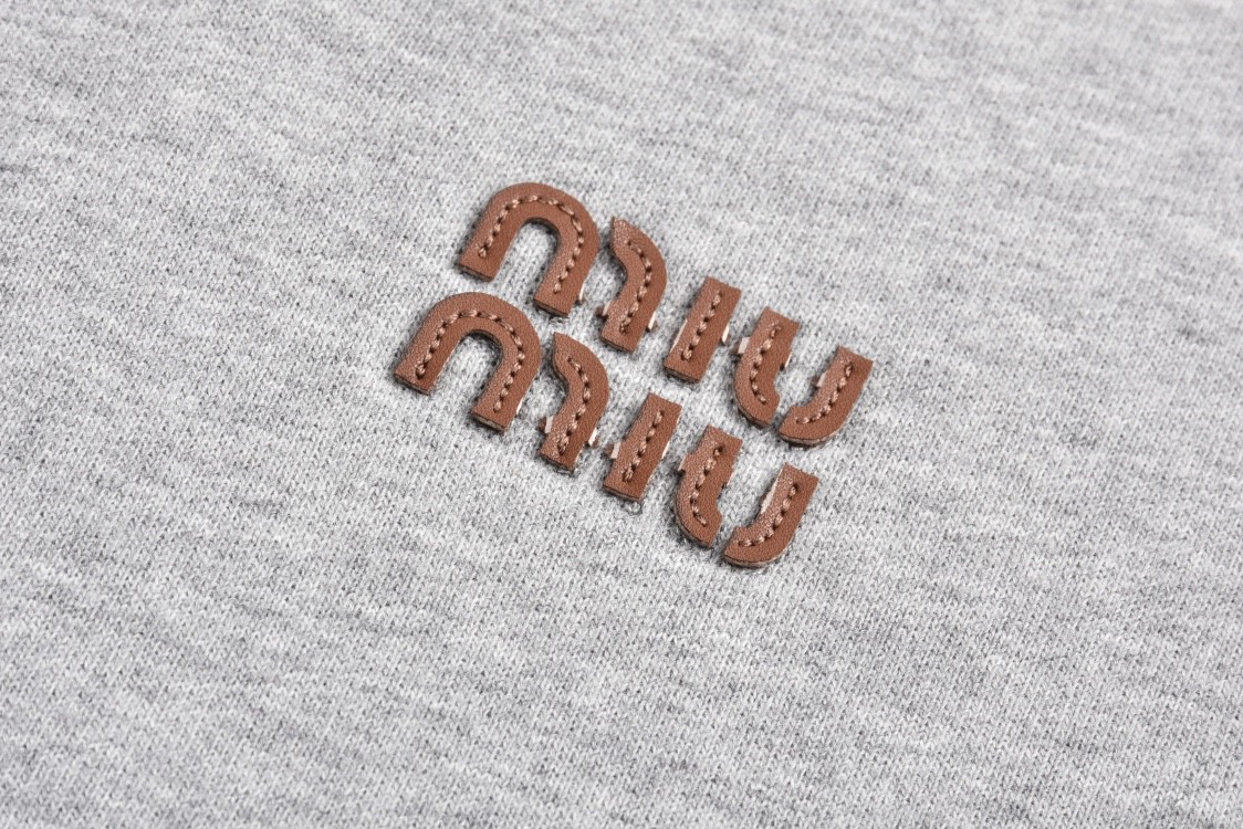 MIU MIU 缪缪 纯色字母logo徽标拉链卫衣 夹克 外套 长袖 灰色 ML1060-15EG-F0031-S-OOO