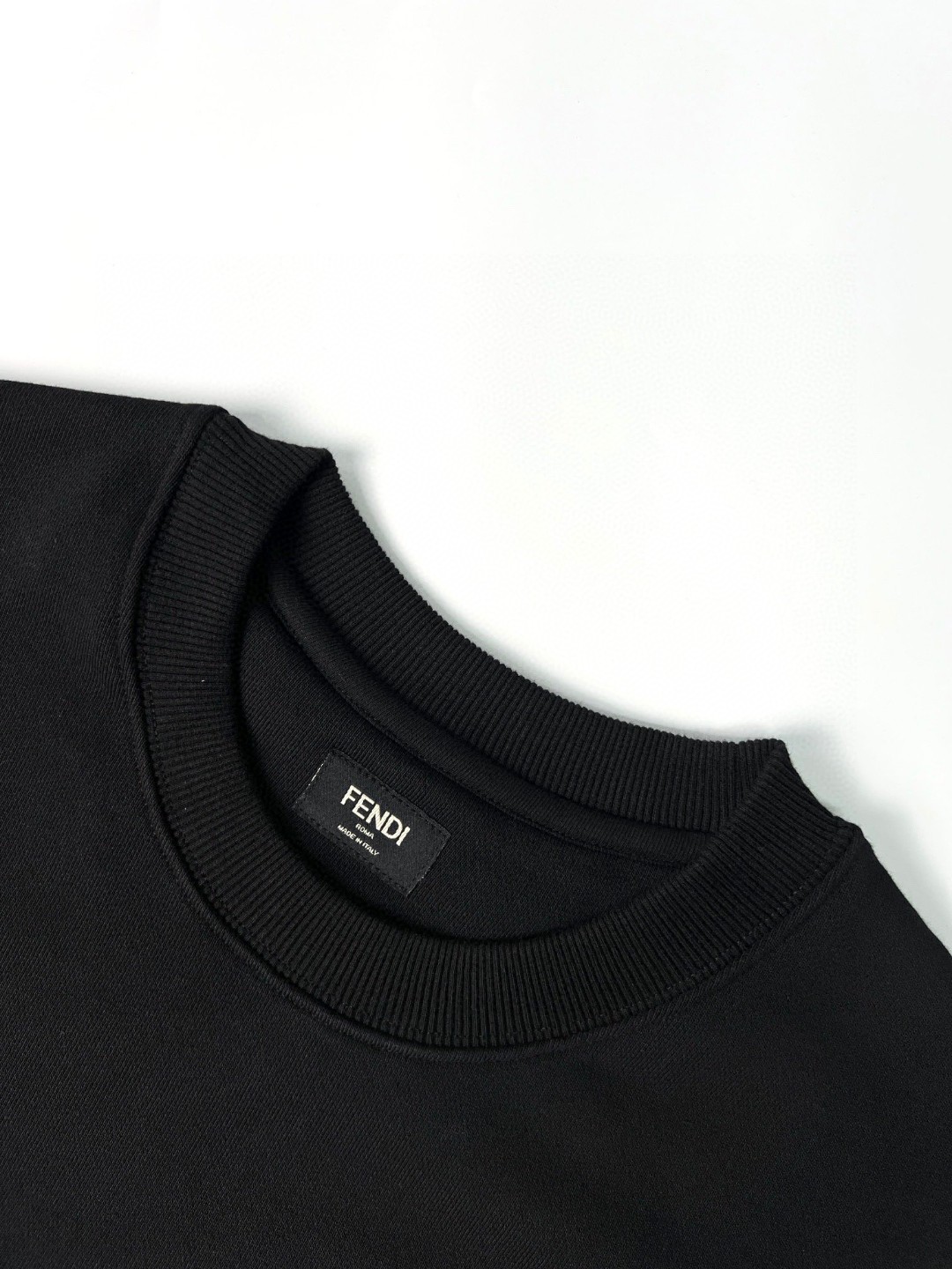 FENDI 芬迪 拉链口袋 圆领卫衣 长袖 套头 黑色 FY3938APN0F0QA1