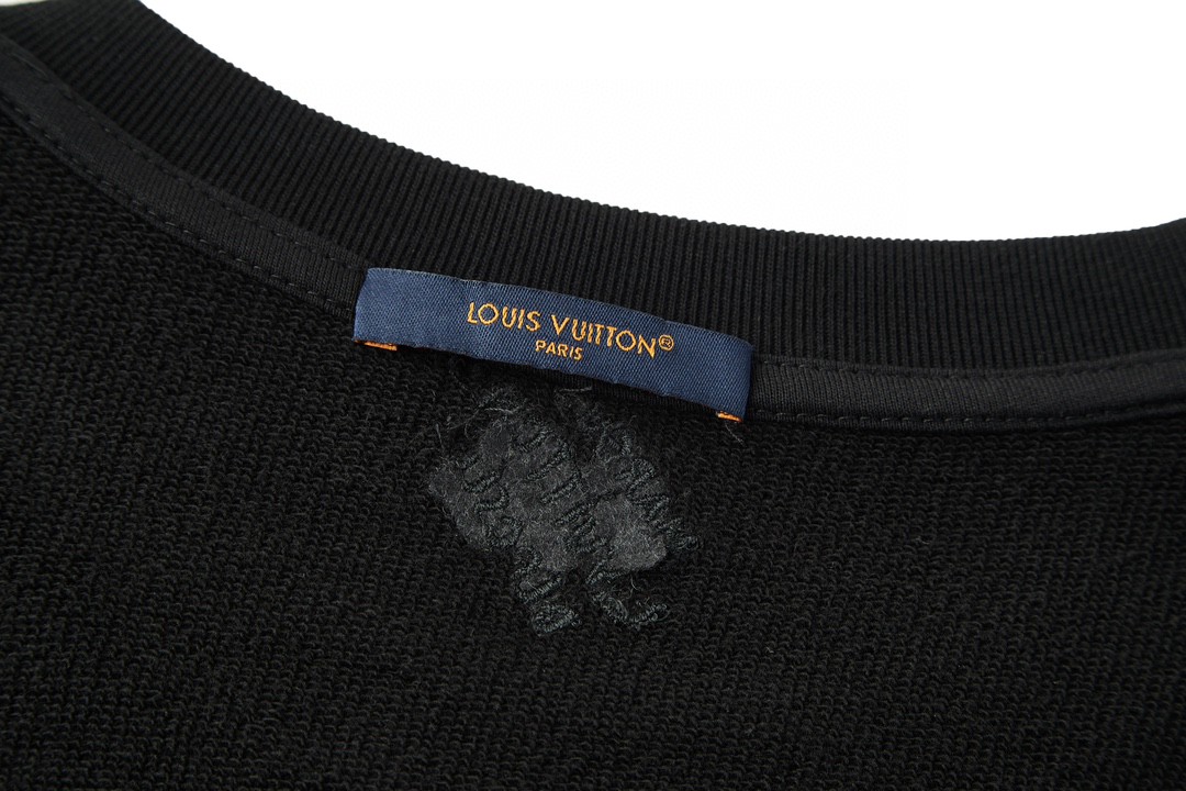 [Copy]LOUIS VUITTON 路易威登 铆钉字母刺绣卫衣 圆领 长袖 芥末绿