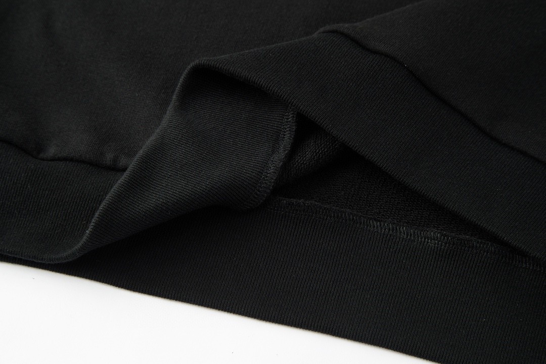 [Copy]LOUIS VUITTON 路易威登 铆钉字母刺绣卫衣 圆领 长袖 芥末绿