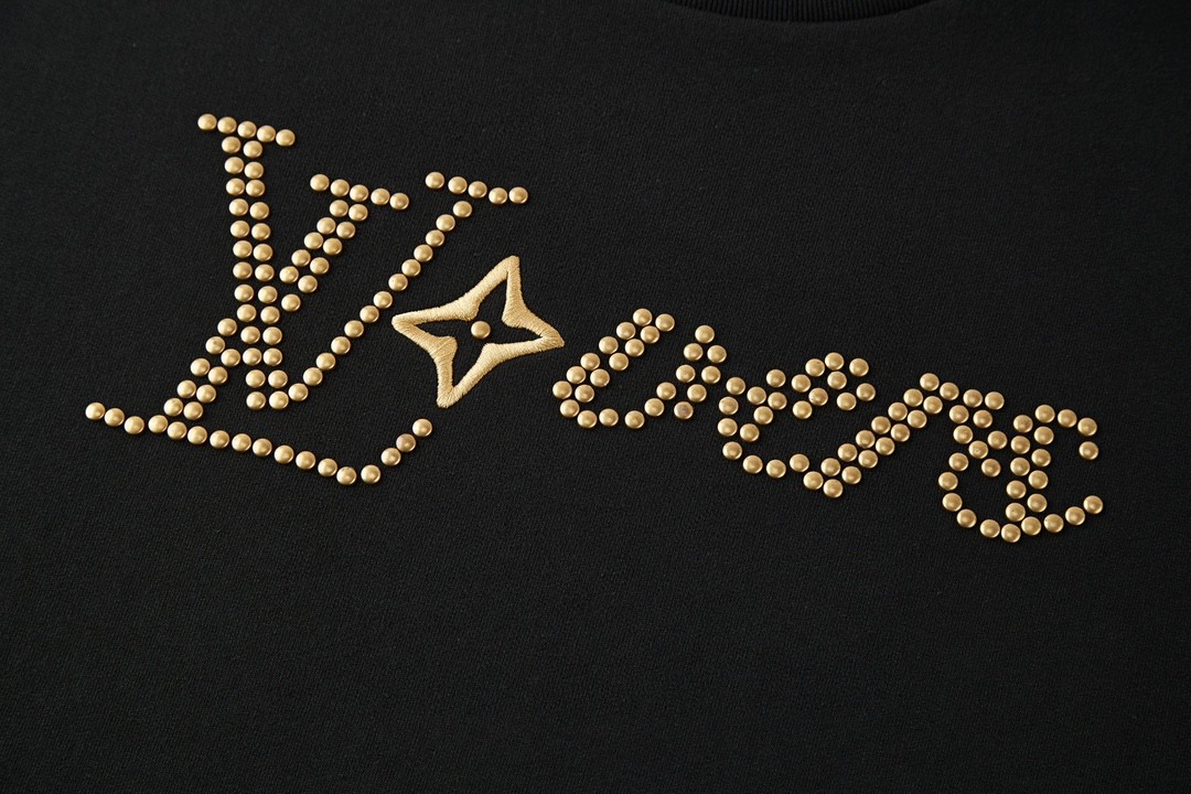 [Copy]LOUIS VUITTON 路易威登 铆钉字母刺绣卫衣 圆领 长袖 芥末绿