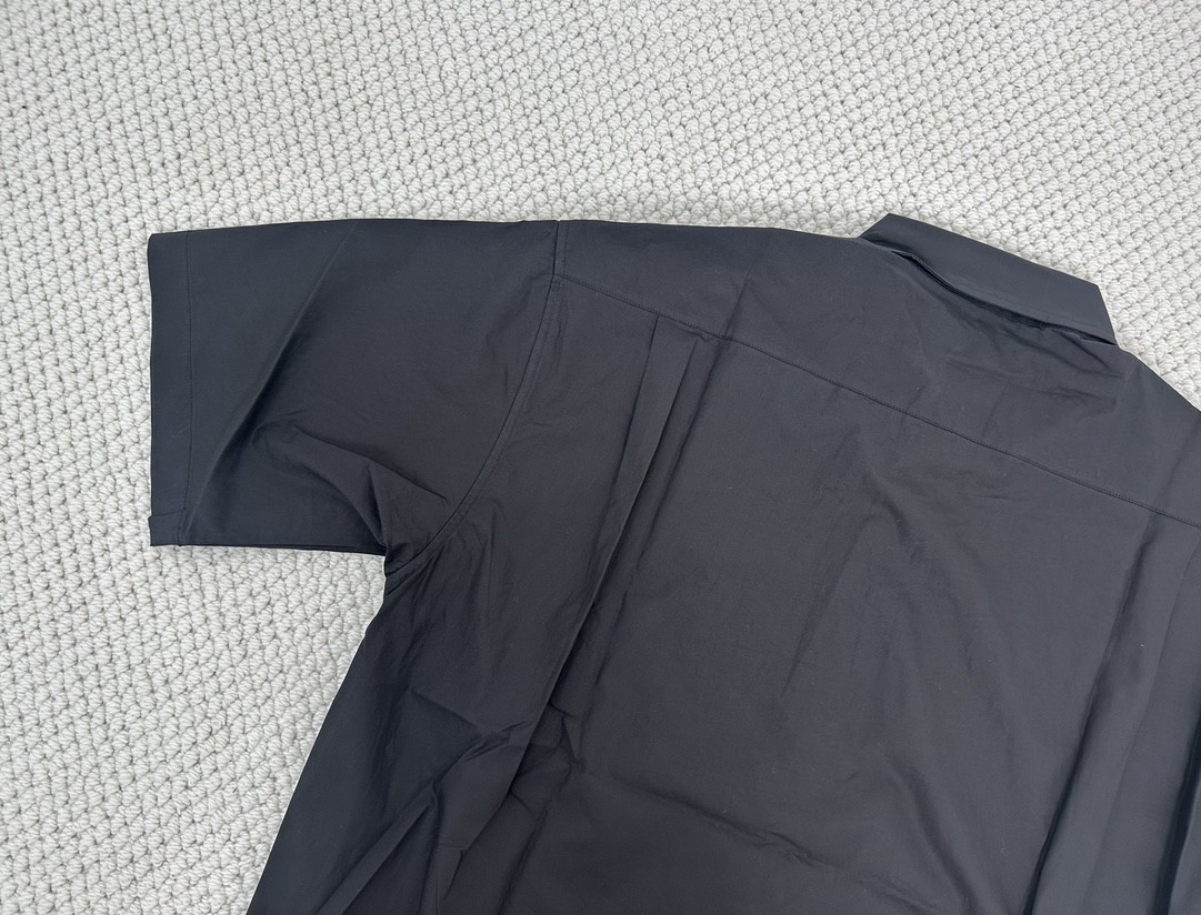 Balenciaga 巴黎世家 环形图案字母logo印花衬衫 短袖 黑色