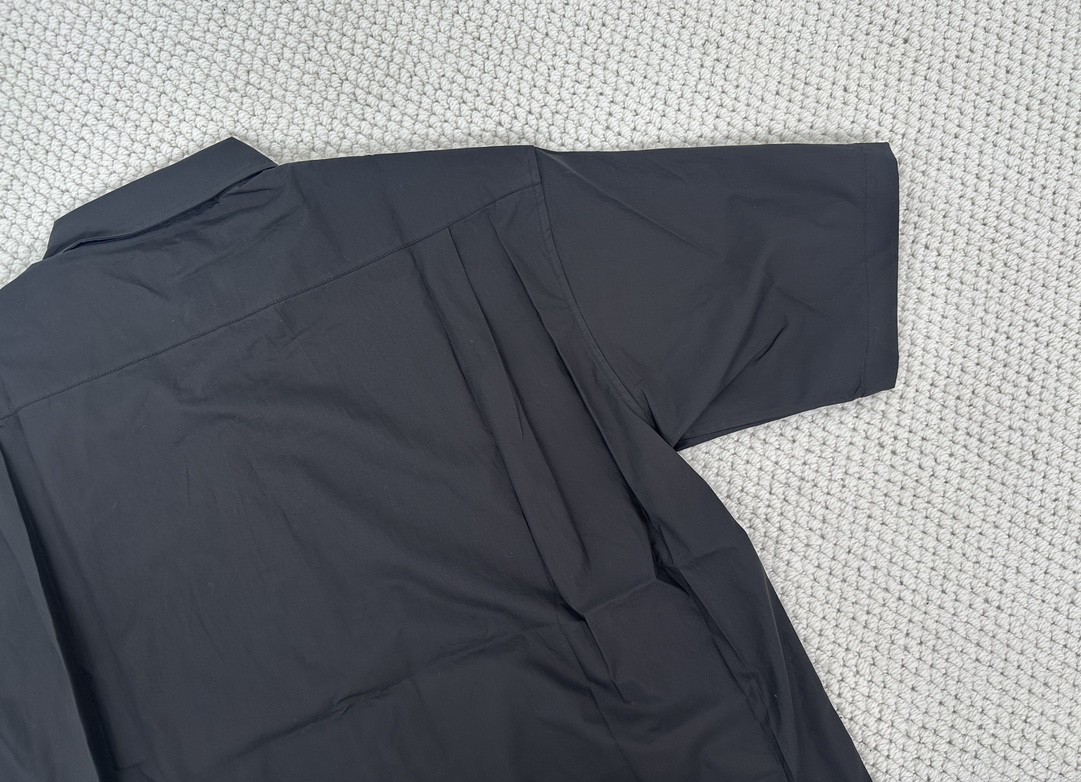 Balenciaga 巴黎世家 环形图案字母logo印花衬衫 短袖 黑色