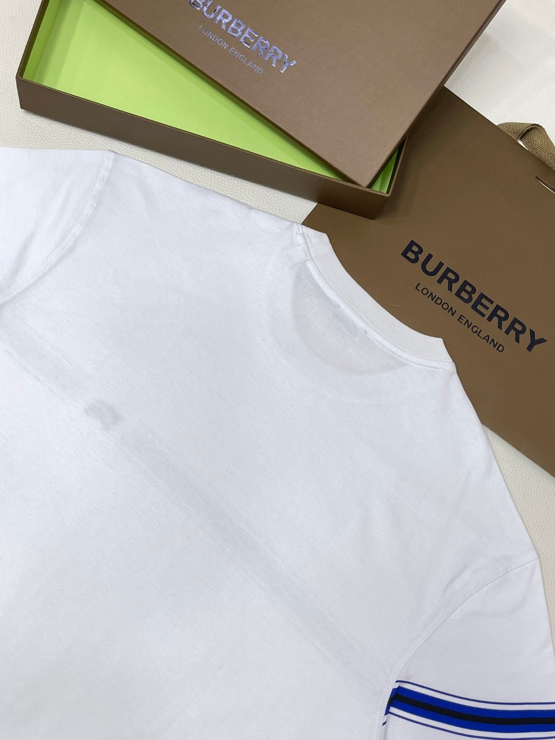 Burberry 巴宝莉 条纹装饰刺绣战马图案短袖 T恤 圆领 短款 夏季 黑色 白色 80910261