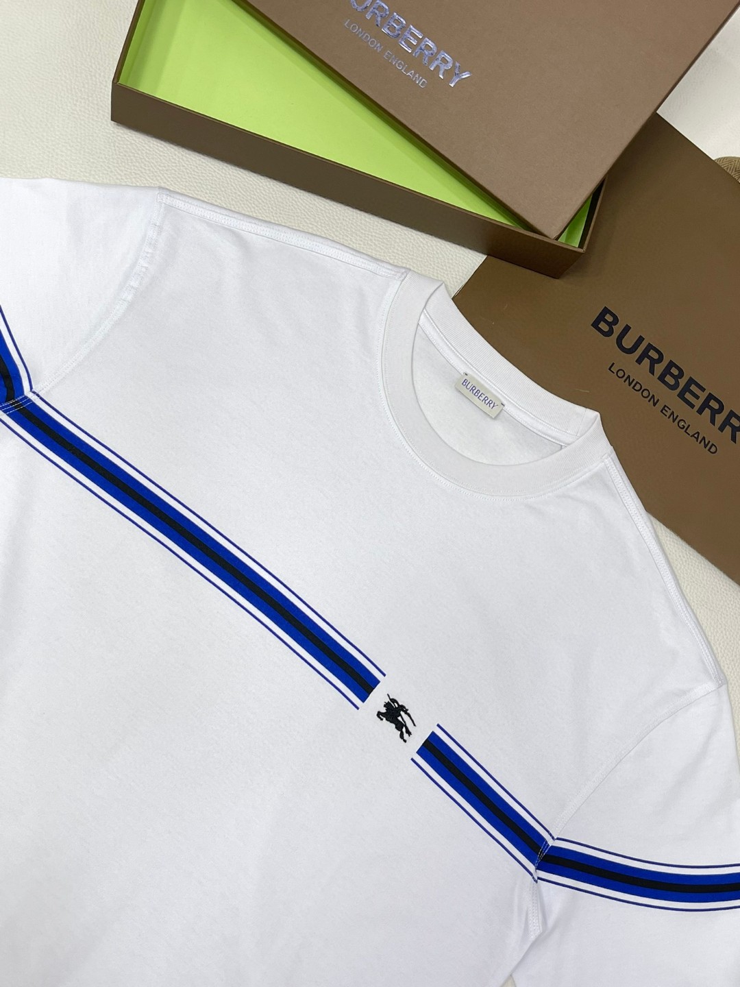 Burberry 巴宝莉 条纹装饰刺绣战马图案短袖 T恤 圆领 短款 夏季 黑色 白色 80910261