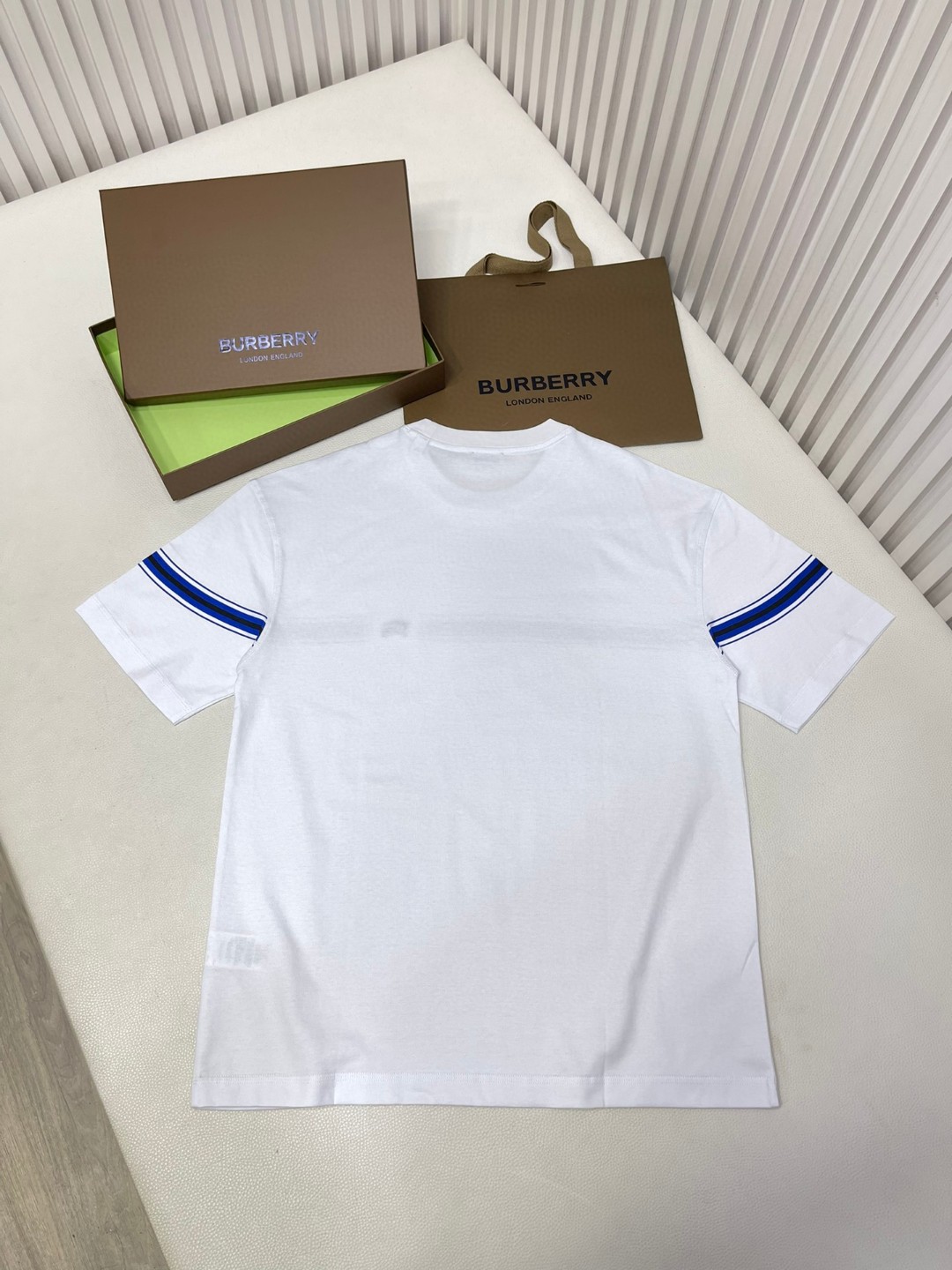 Burberry 巴宝莉 条纹装饰刺绣战马图案短袖 T恤 圆领 短款 夏季 黑色 白色 80910261