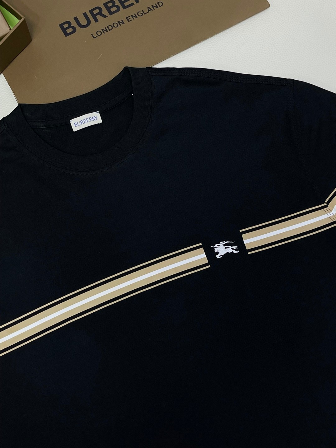 Burberry 巴宝莉 条纹装饰刺绣战马图案短袖 T恤 圆领 短款 夏季 黑色 白色 80910261