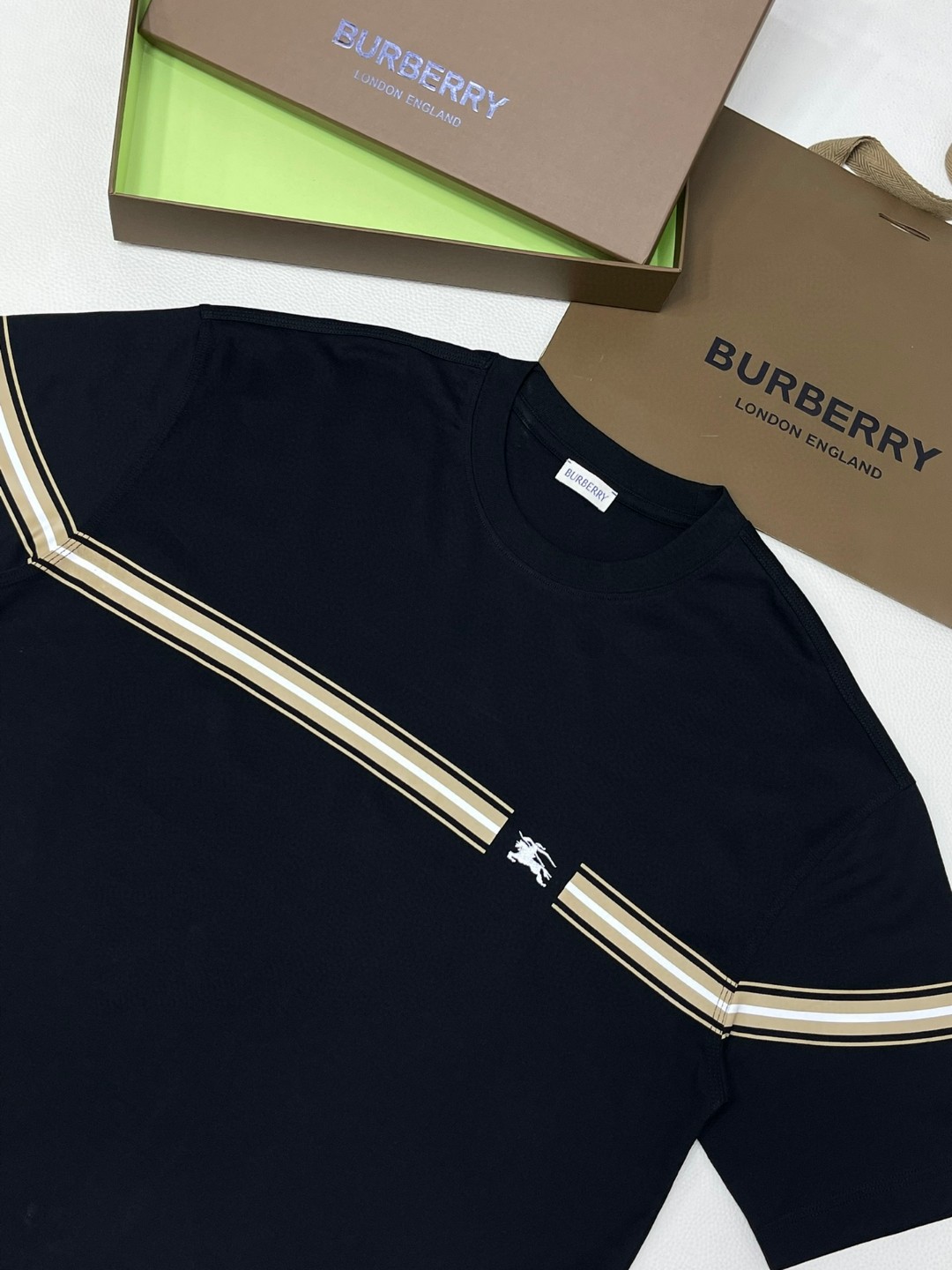 Burberry 巴宝莉 条纹装饰刺绣战马图案短袖 T恤 圆领 短款 夏季 黑色 白色 80910261