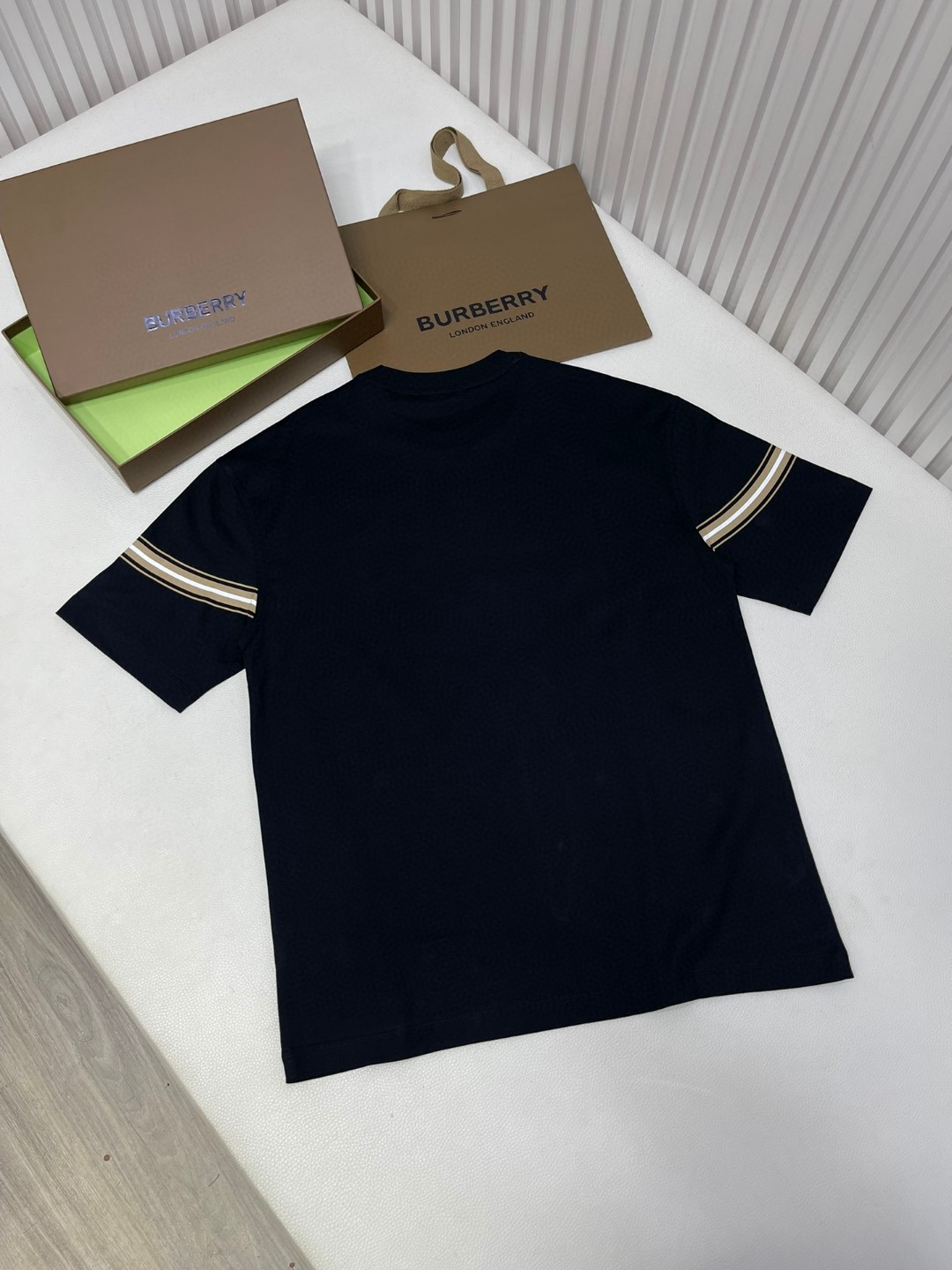 Burberry 巴宝莉 条纹装饰刺绣战马图案短袖 T恤 圆领 短款 夏季 黑色 白色 80910261