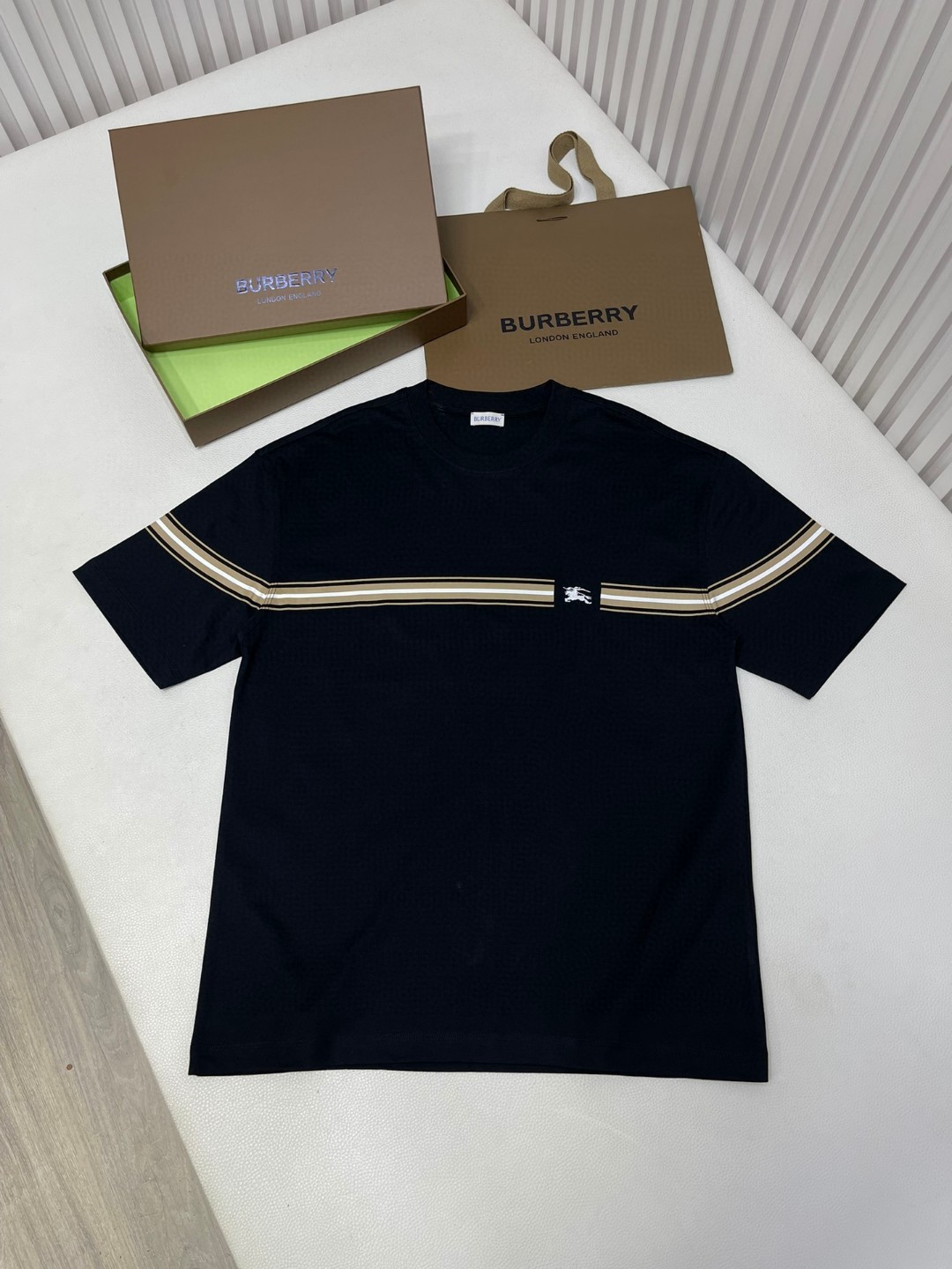 Burberry 巴宝莉 条纹装饰刺绣战马图案短袖 T恤 圆领 短款 夏季 黑色 白色 80910261