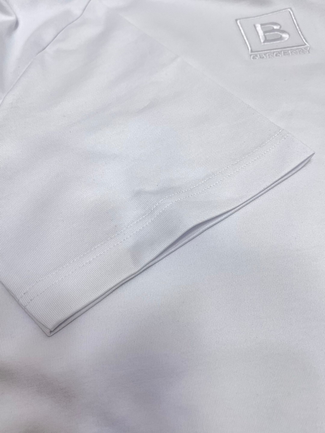 Burberry 巴宝莉 格纹拼接字母logo刺绣图案短袖 T恤 圆领 短款 夏季 黑色 白色 80331011