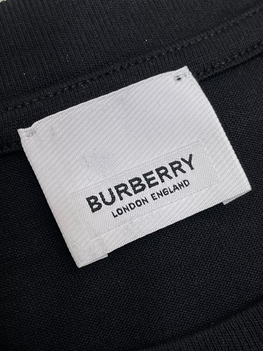 Burberry 巴宝莉 格纹拼接字母logo刺绣图案短袖 T恤 圆领 短款 夏季 黑色 白色 80331011