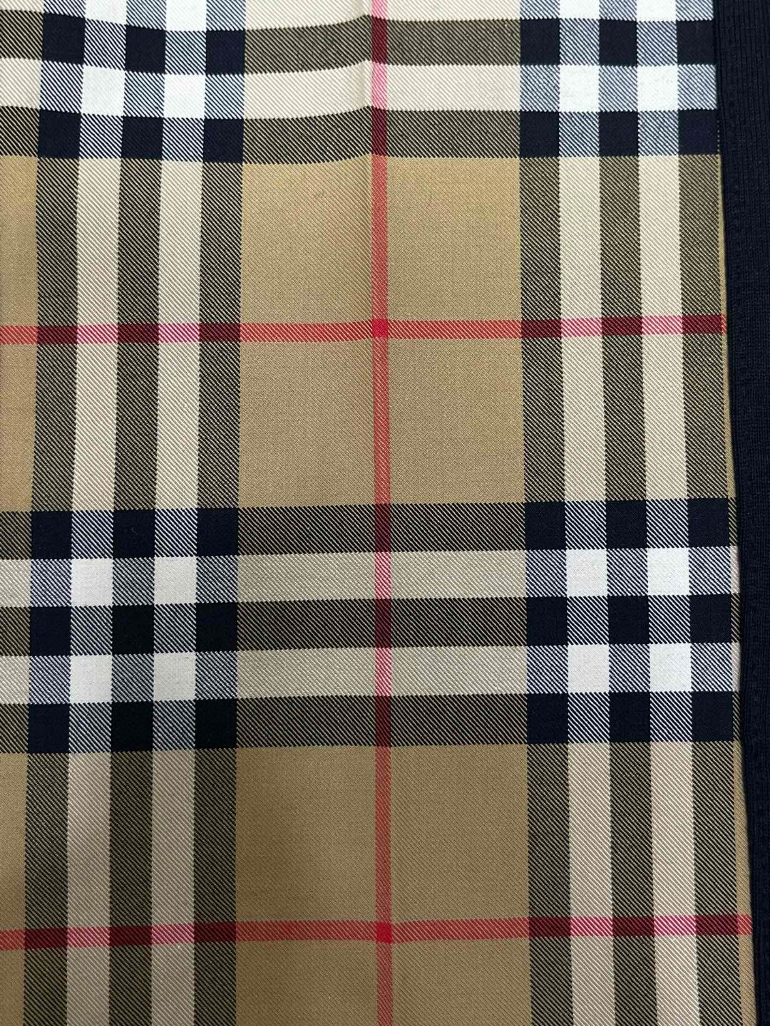 Burberry 巴宝莉 格纹拼接字母logo刺绣图案短袖 T恤 圆领 短款 夏季 黑色 白色 80331011