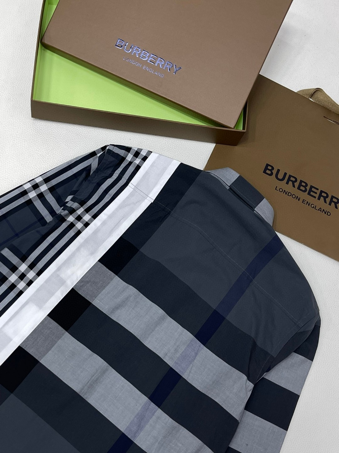 Burberry 巴宝莉 格纹字母logo印花衬衫 长袖 外套 秋冬款 米色 灰色 80331011