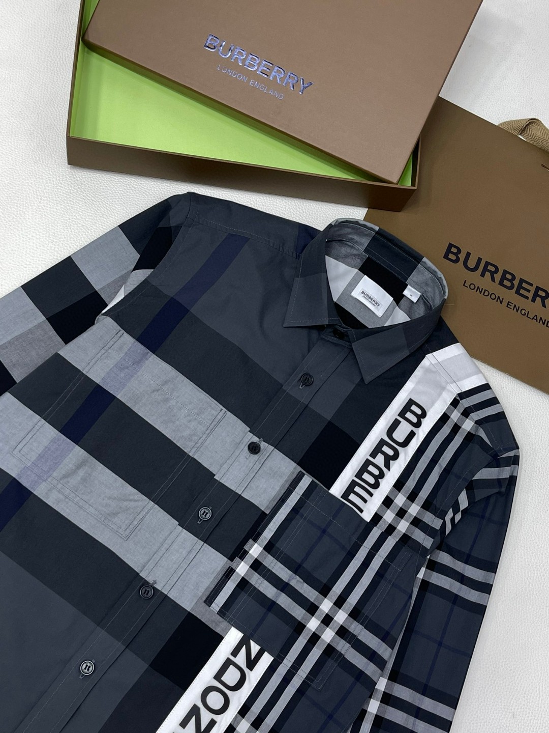 Burberry 巴宝莉 格纹字母logo印花衬衫 长袖 外套 秋冬款 米色 灰色 80331011
