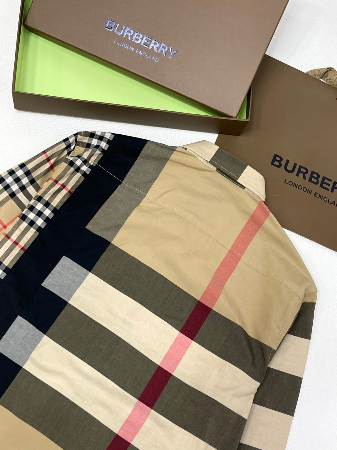 Burberry 巴宝莉 格纹字母logo印花衬衫 长袖 外套 秋冬款 米色 灰色 80331011