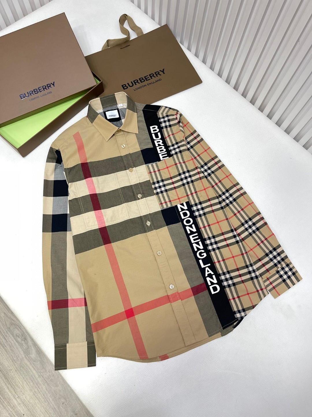Burberry 巴宝莉 格纹字母logo印花衬衫 长袖 外套 秋冬款 米色 灰色 80331011