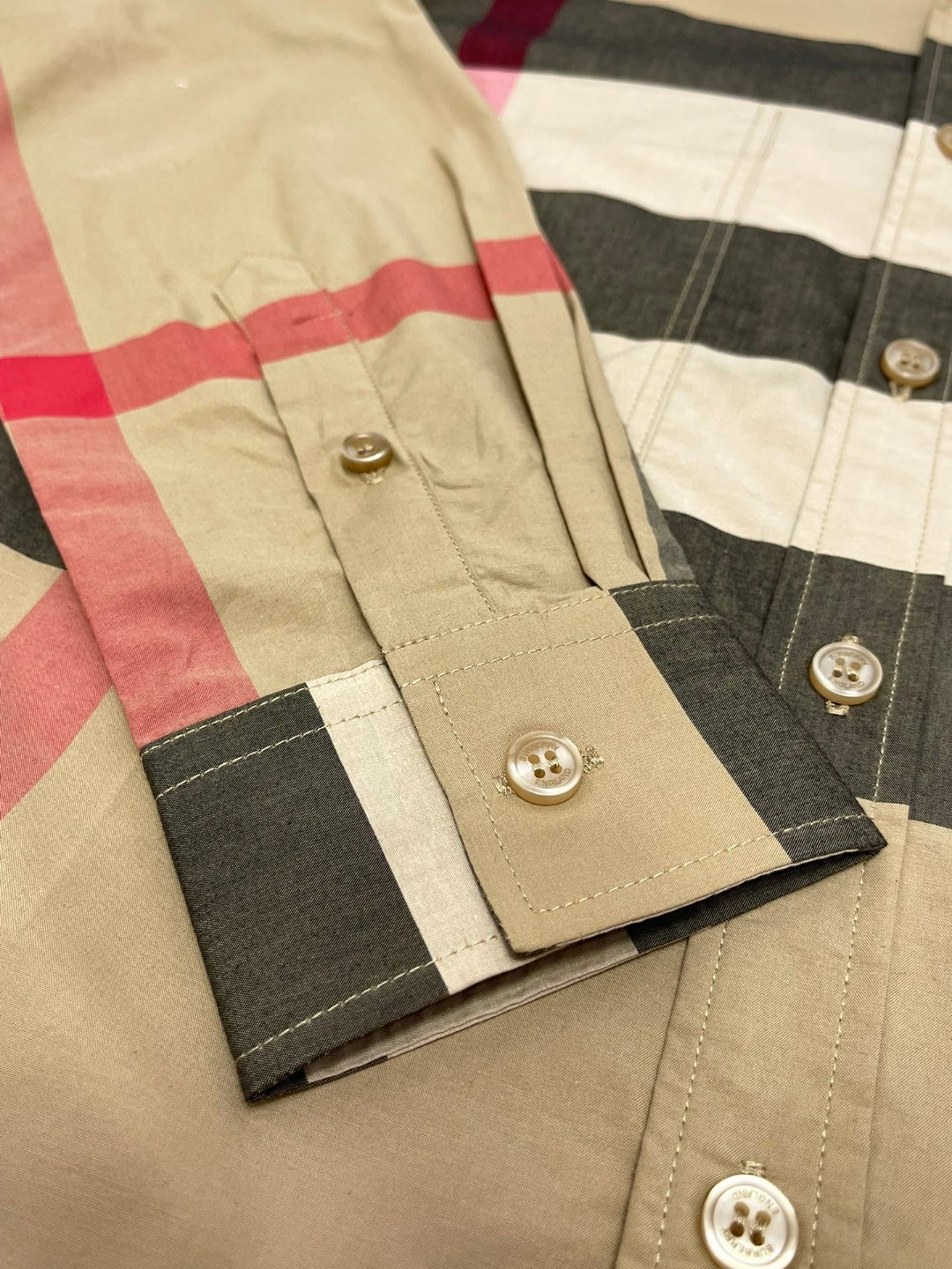 Burberry 巴宝莉 格纹字母logo印花衬衫 长袖 外套 秋冬款 米色 灰色 80331011