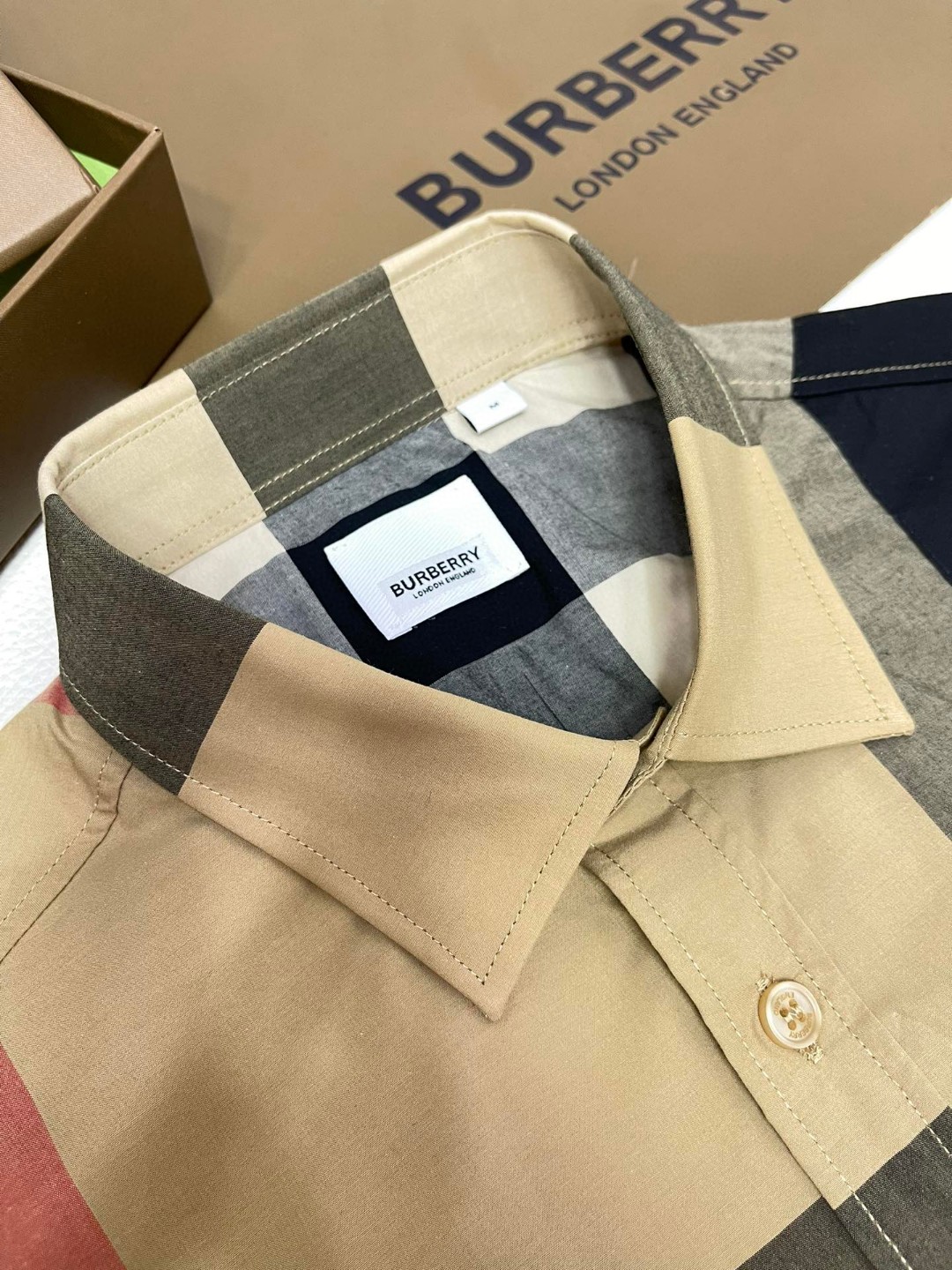 Burberry 巴宝莉 格纹字母logo印花衬衫 长袖 外套 秋冬款 米色 灰色 80331011